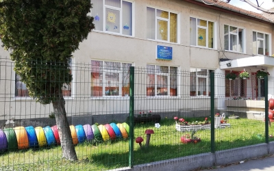 Nemulțumiri la o grădiniță după ce directoarea a montat un aparat de aer condiționat în biroul ei din „banii pentru copii”. Directoare: „Astăzi facem aici, mâine punem o ușă în altă parte”