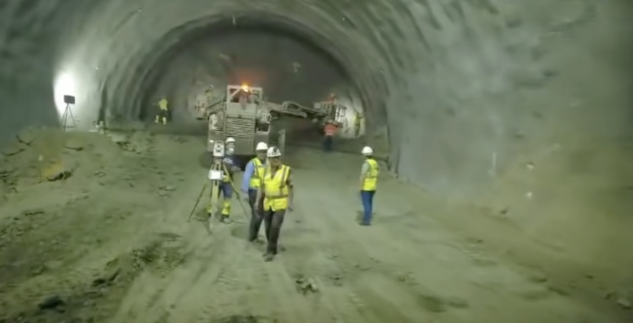 A început realizarea tunelului de legătură pe sub munți, pe autostrada Sibiu-Pitești, lotul 4