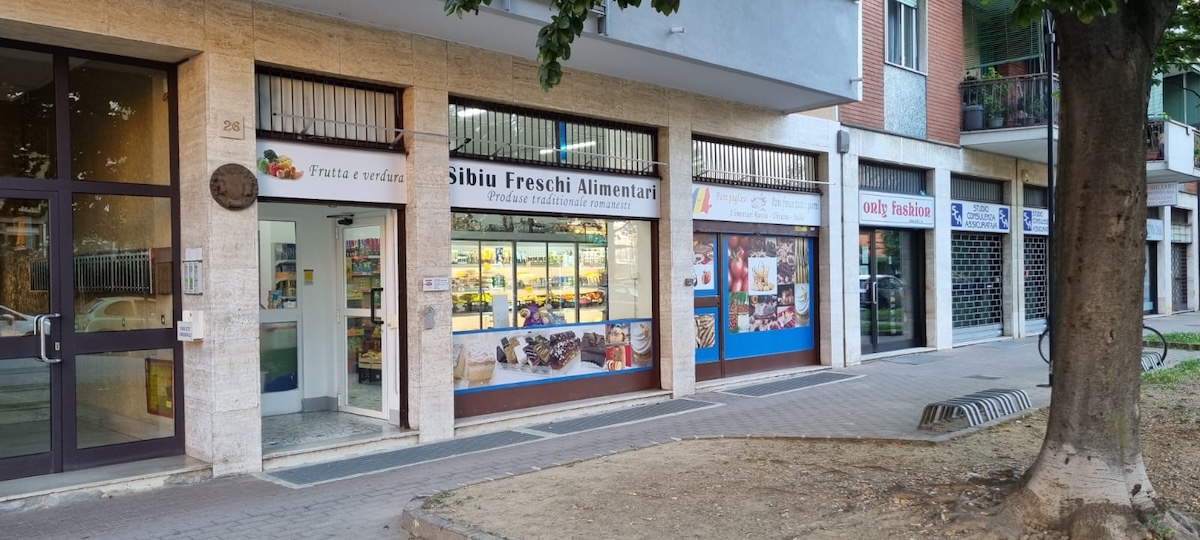 Magazin sibian la 13 kilometri de Domul din Milano: brânză din Jina, carne de la Samaria. Telemeaua de oaie se vinde cu 17 euro / kg