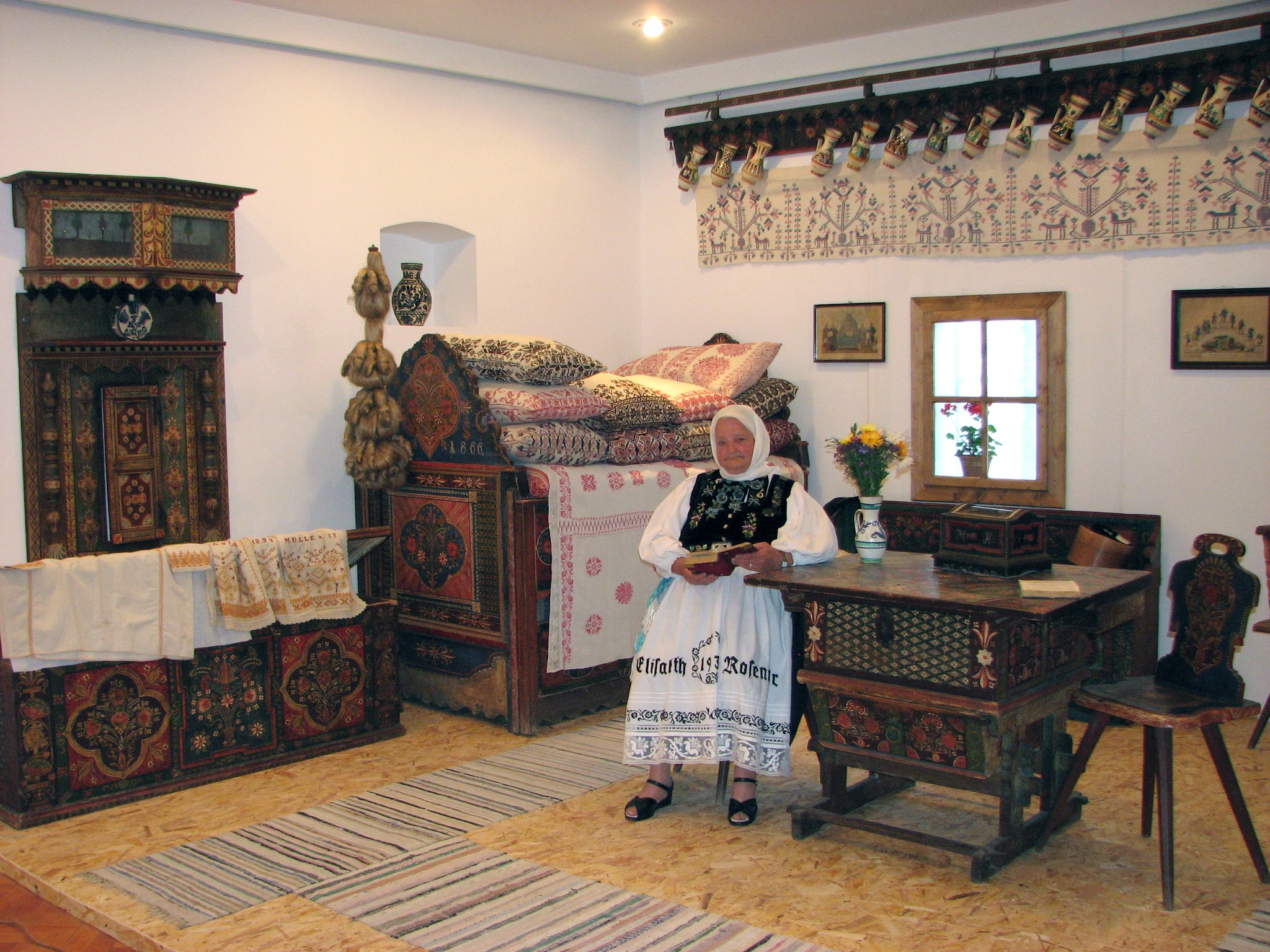 A murit „Frau Rosenauer”, „o susținătoare fermă a moștenirii culturale a sașilor și a landlerilor din zona Sibiului” și colaboratoare a Muzeului Astra