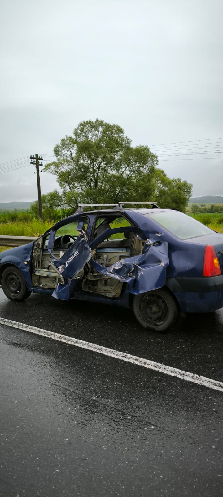 Accident între un TIR și o mașină la Cornățel