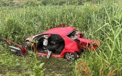 Actualizare. Accident grav pe DN 14, la Șeica Mare. Sunt implicate două mașini și un TIR, o persoană este încarcerată
