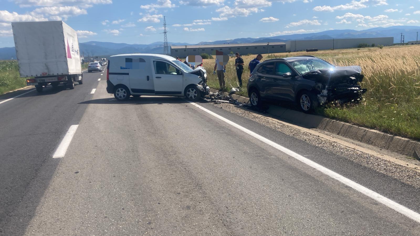 Accident pe strada Salzburg: un șofer din Șelimbăr a intrat pe contrasens și a lovit o autoutilitară