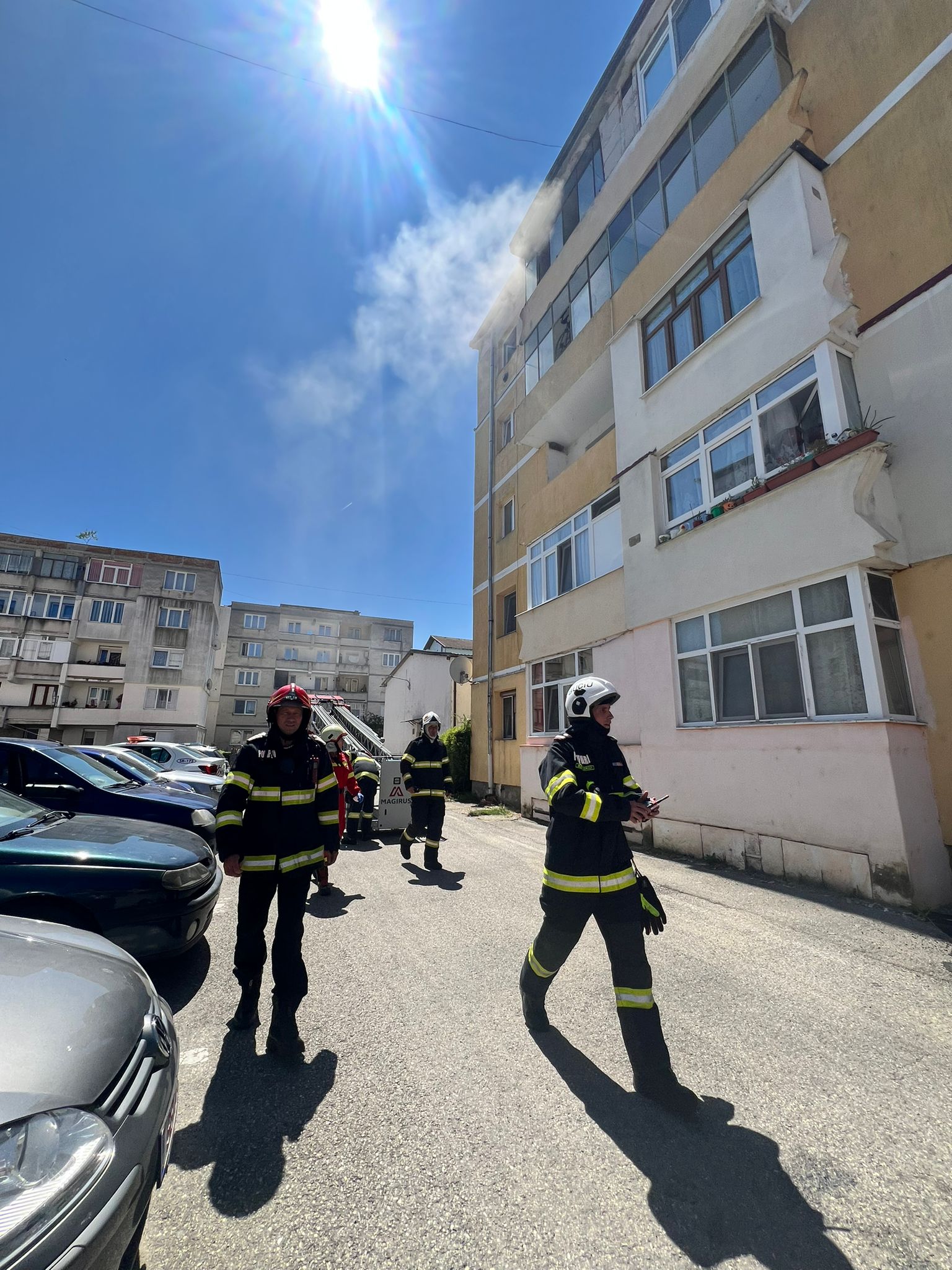 Un apartament a luat foc în Cisnădie, din cauza unei lumânări lăsată nesupravegheată