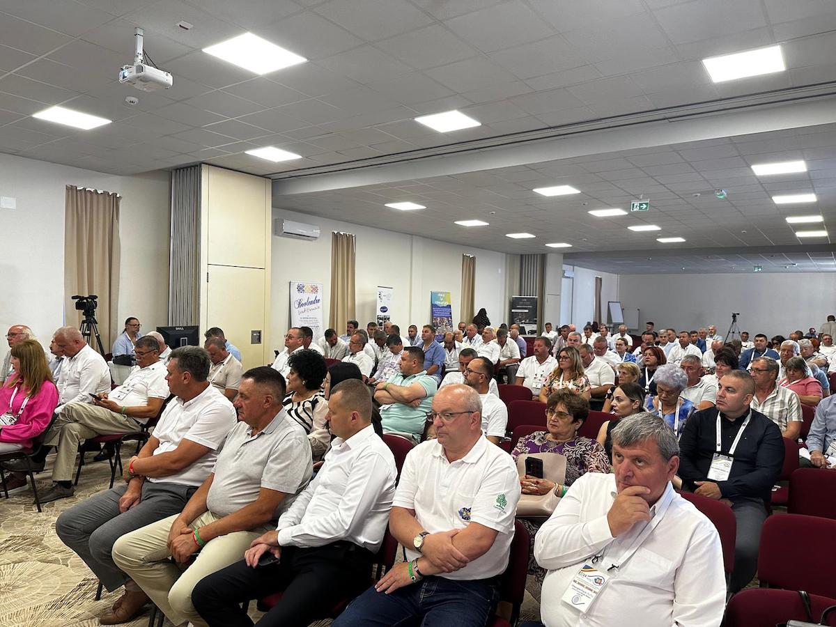 Sesiune de informare în domeniul înfrățirilor în cadrul proiectului „ÎNFRĂȚIRILE – un instrument de dezvoltare locală”. Președintele Filialei Județene Sibiu a Acor, prezent la eveniment