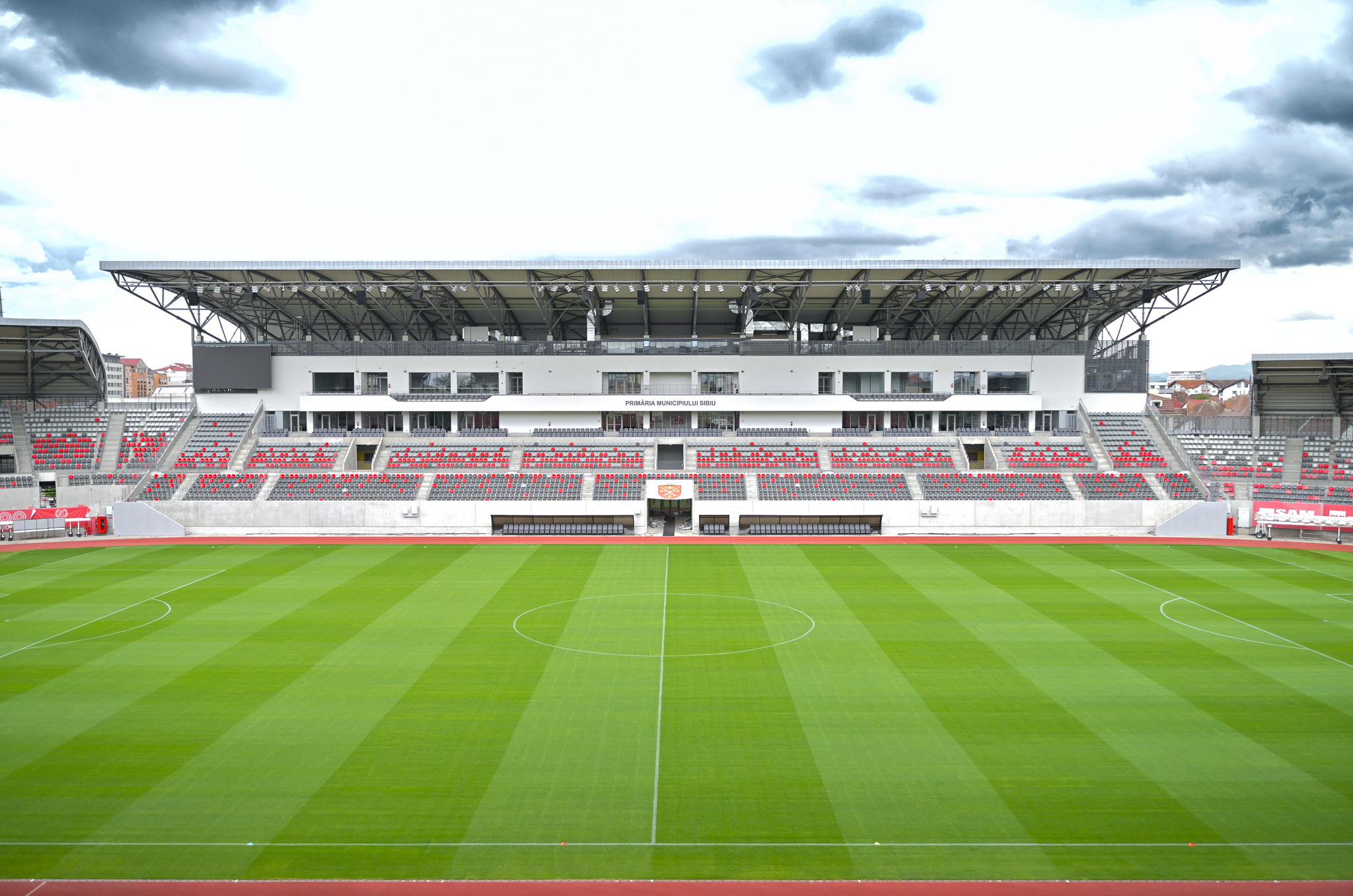Stadionul din Sibiu are gazon nou și a fost omologat de UEFA