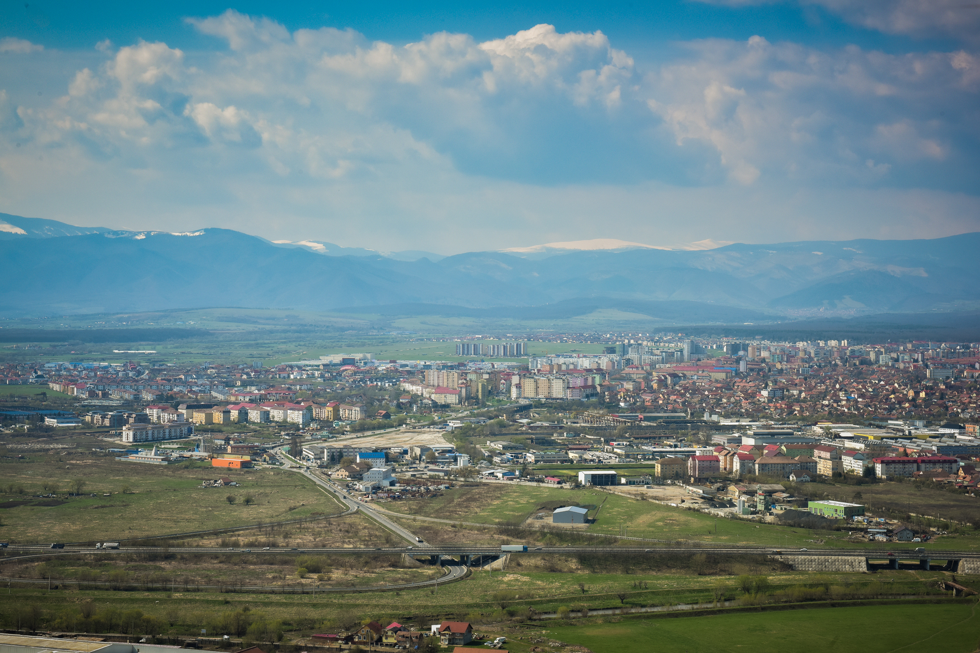 Probleme de acces rutier şi feroviar pentru cei care vor să viziteze luni Sibiul: restricții de circulație pe Transfăgărașan, Valea Oltului, lucrări la calea ferată