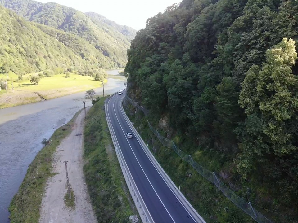 Primarul din Brezoi acuză că locuitorii de aici nu vor mai putea ajunge la muncă, în Sibiu din cauza lucrărilor pe Valea Oltului. ”Sunt circa 200”