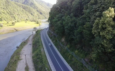 Primarul din Brezoi acuză că locuitorii de aici nu vor mai putea ajunge la muncă, în Sibiu din cauza lucrărilor pe Valea Oltului. ”Sunt circa 200”