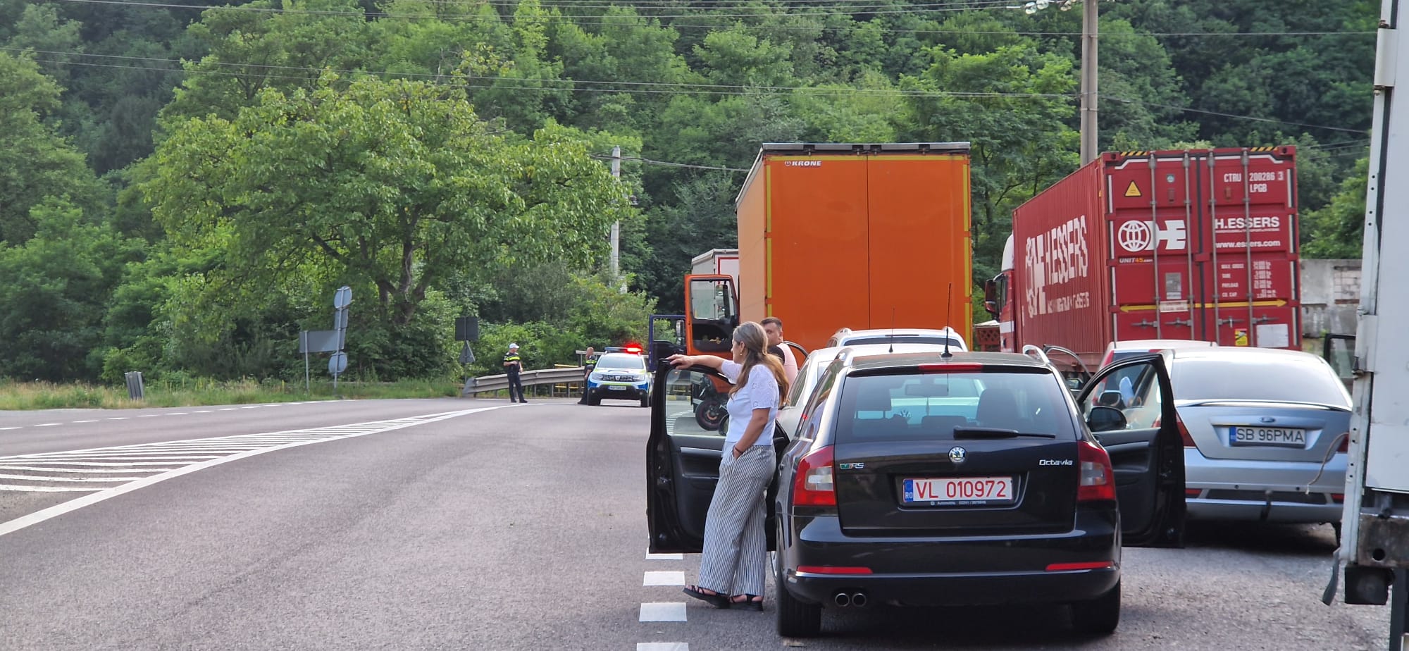 S-a redeschis circulația pe Valea Oltului. S-au format cozi la ambele capete ale porțiunii închise