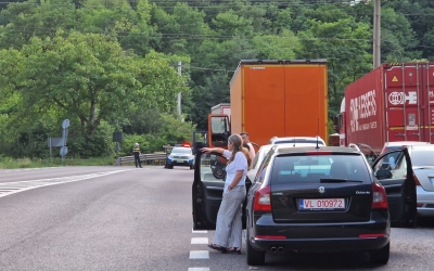 S-a redeschis circulația pe Valea Oltului. S-au format cozi la ambele capete ale porțiunii închise