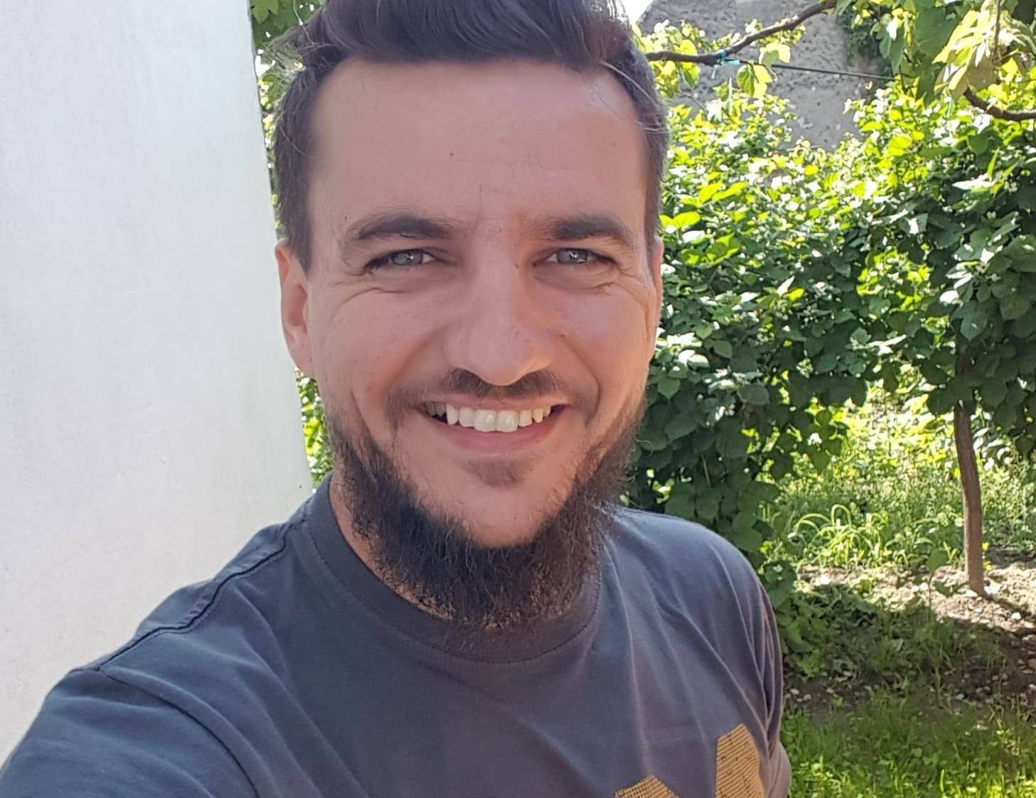 Mihai Suciu, inginerul care ajută gratuit cu meditații elevii de 5 la mate să ia peste 9 la BAC, a reușit și anul acesta: „Nu vă mai luptați cu sistemul educațional!”