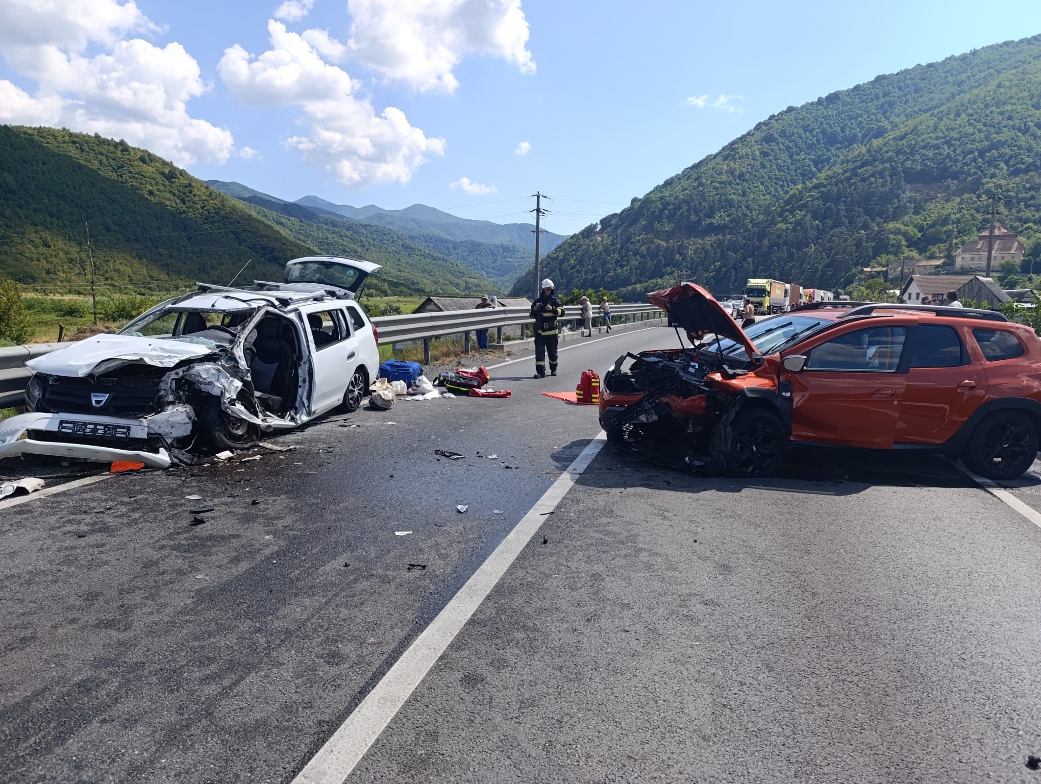 Actualizare. Șase persoane, la spital, după accidentul de la Boița. Un șofer din Ilfov a intrat pe contrasens