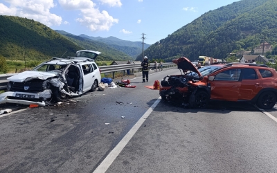 Actualizare. Șase persoane, la spital, după accidentul de la Boița. Un șofer din Ilfov a intrat pe contrasens