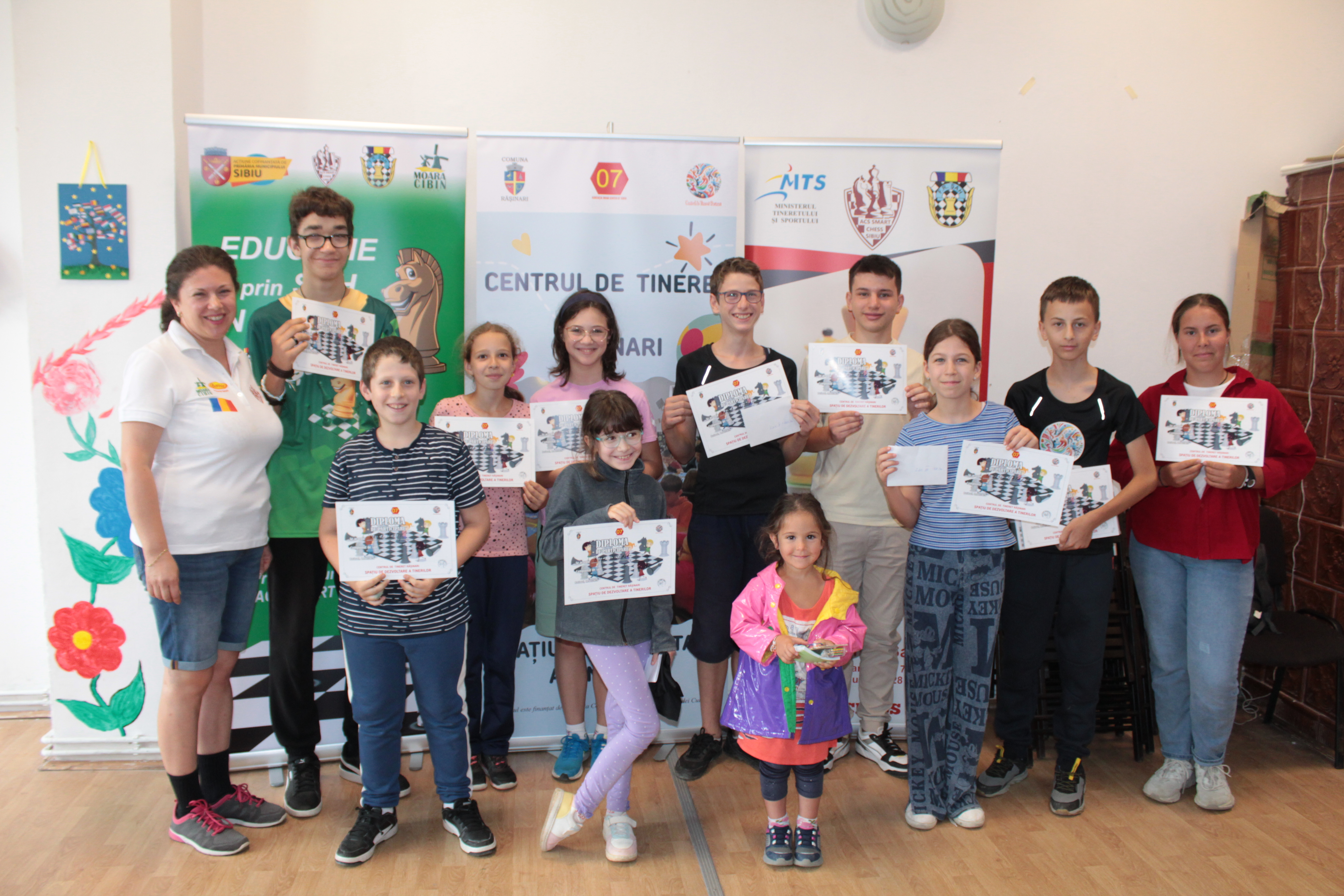 Campionatul de șah de la Rășinari și-a stabilit câștigătorii. Trei din zece șahiști au urcat pe podium