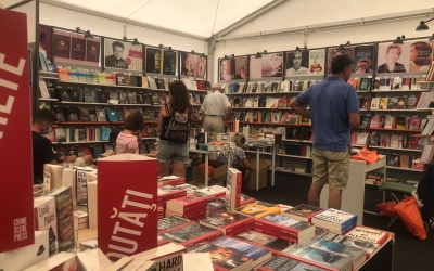 Târgul de carte Gaudeamus începe miercuri în Piața Mare: 40 de participanți, șapte evenimente editoriale și concursuri pentru vizitatori