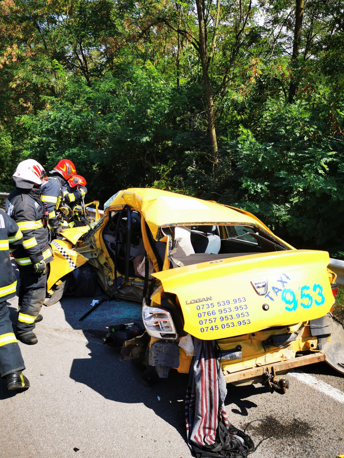 Actualizare. Șoferul unui taxi a murit în accidentul de pe DN 1. A vrut să întoarcă mașina și a fost izbit de un alt autovehicul