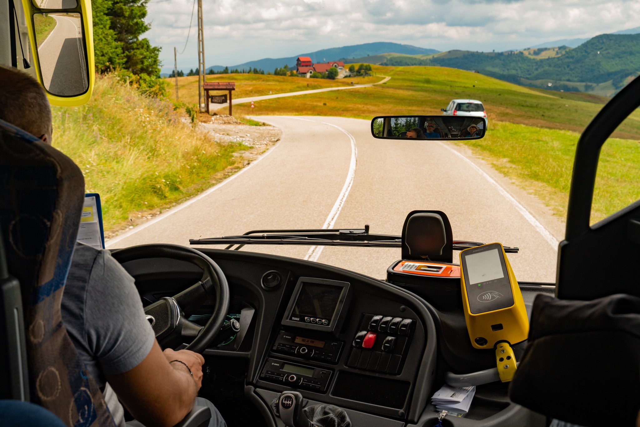 Traficul va fi închis joi pe drumul vechi din Păltiniș, pentru Turul Ciclist al României. Autocarele Tursib vor circula deviat