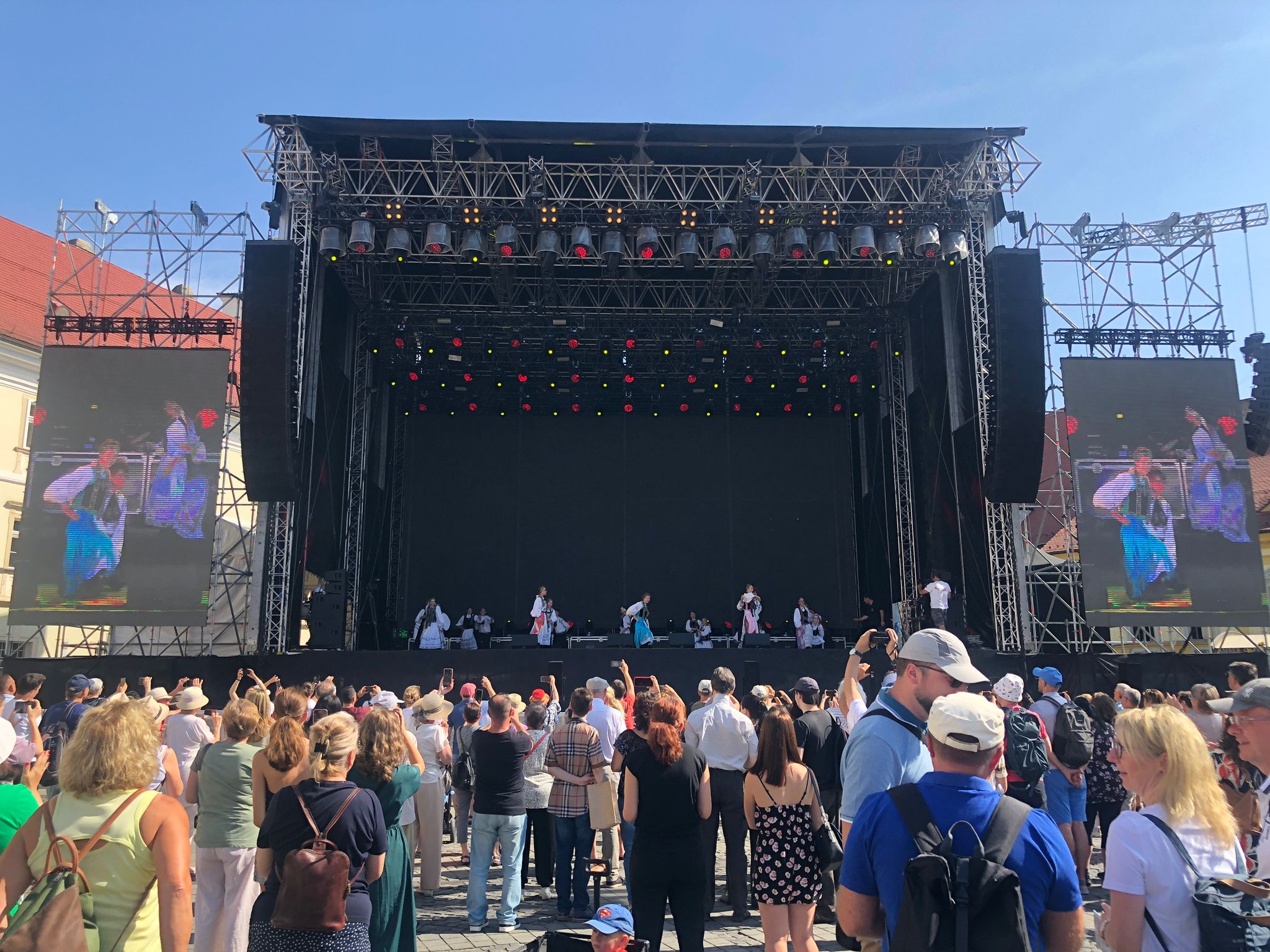 Întâlnirea Internațională a sașilor a început vineri, în Piața Mare. Programul complet al evenimentului