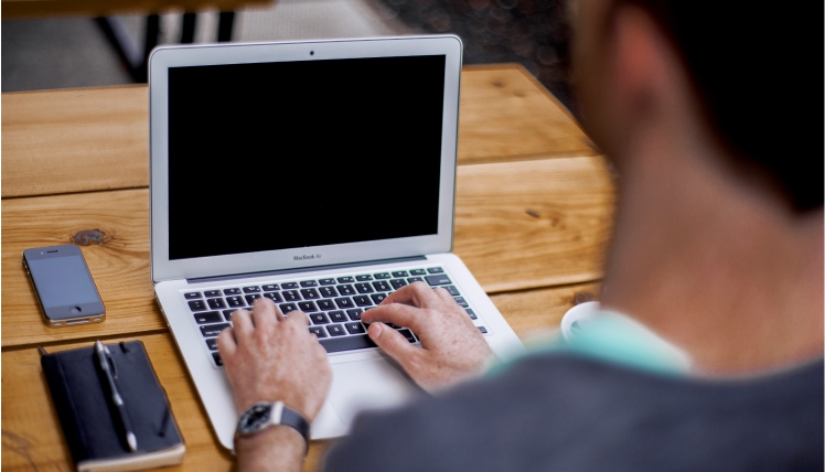 ULBS a obținut primul brevet european pentru invenția unui sistem de analiză a interacțiunii angajaților cu computerele. „Întreg procesul a durat aproape trei ani”