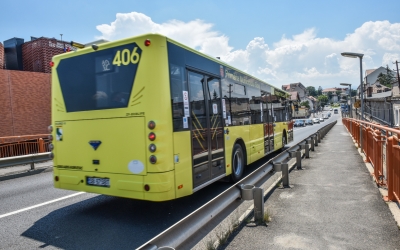 Traseele a șapte autobuze Tursib vor fi deviate din cauza închiderii Podului Gării. „Este posibil ca autobuzele să acumuleze întârzieri”