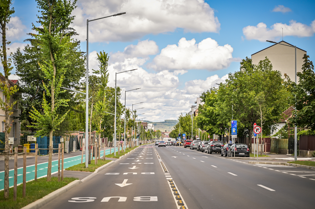 Cu motocicleta pe banda de autobuze de pe Calea Dumbrăvii. Polițiștii au deschis dosar penal pentru trei infracțiuni