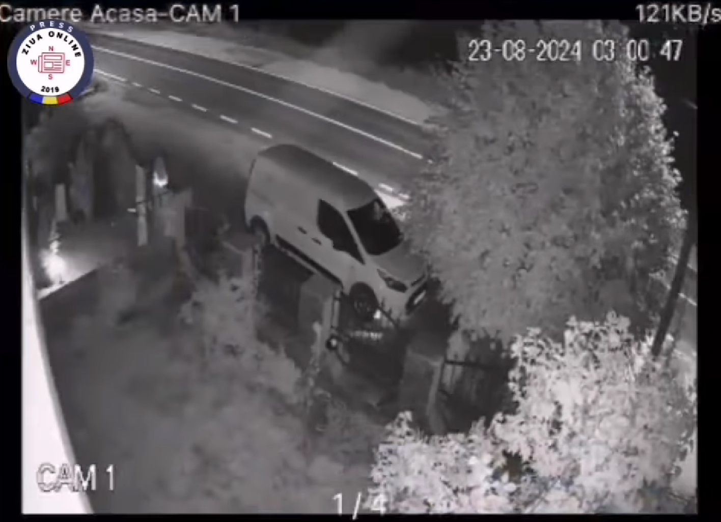 Autoutilitară incendiată la Tălmaciu. Imagini de pe camera de supraveghere