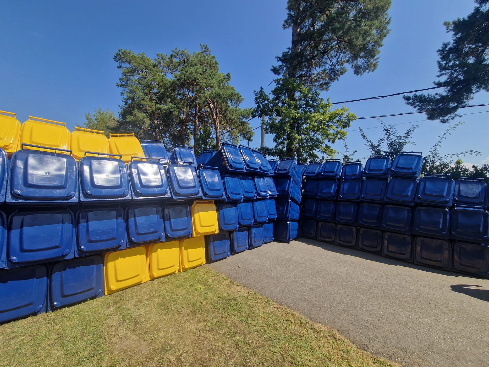 Primăria Cisnădie: suntem în plin proces de primire a recipientelor de colectare deșeuri pentru hârtie și carton