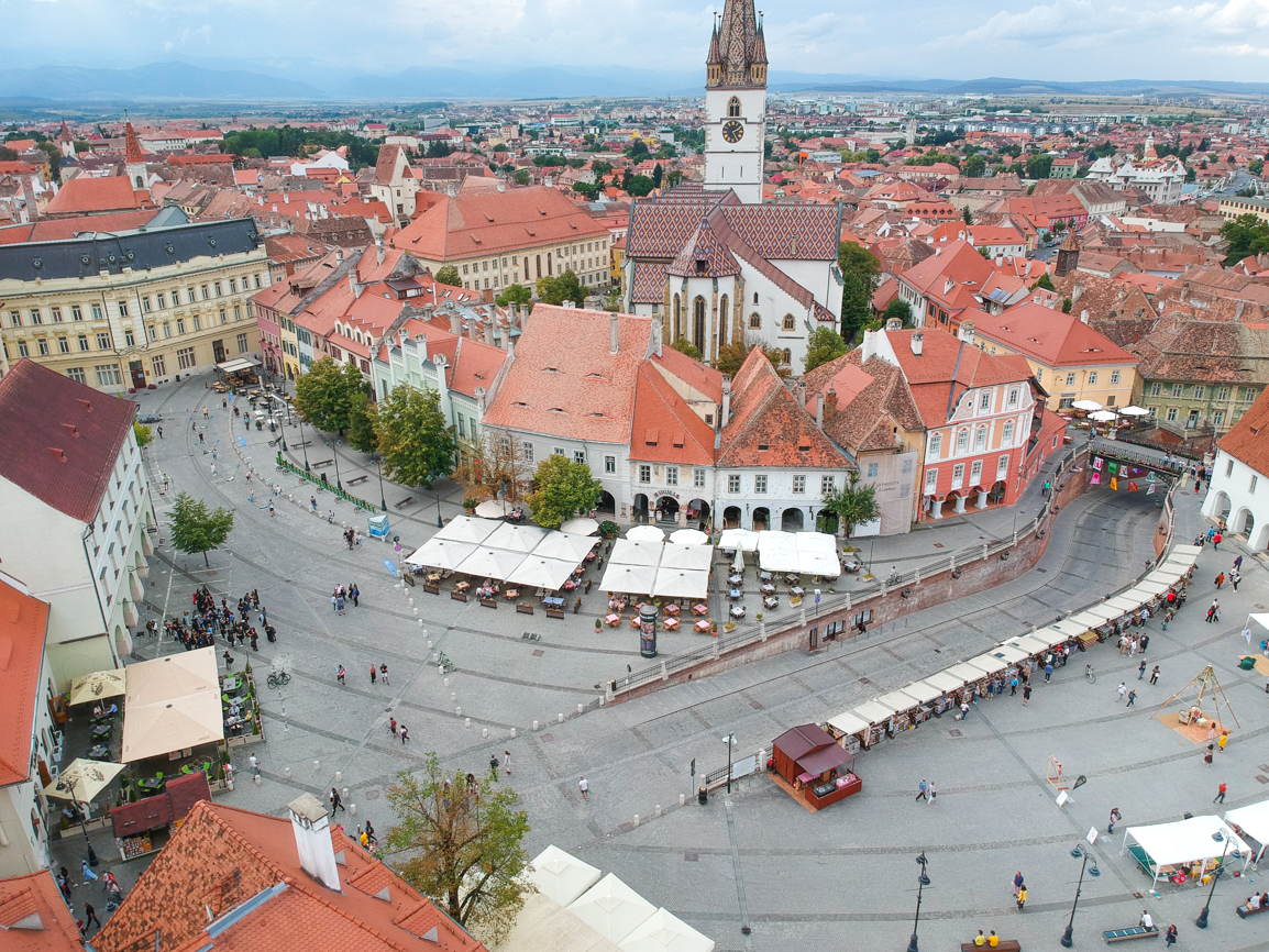Continuă ploile în județ și miercuri. Cel mult 28 de grade Celsius în municipiul Sibiu