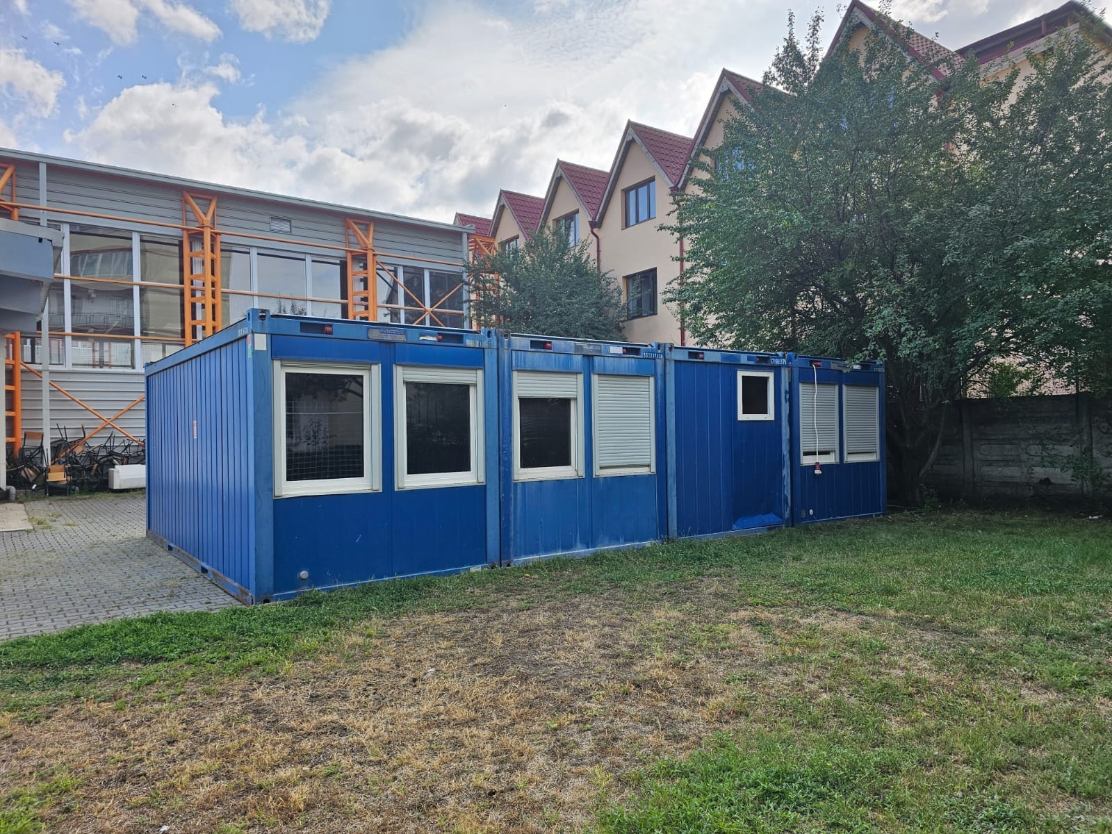 Două containere pentru Școala 18, la o zi după ce un părinte a acuzat autoritățile de neputință