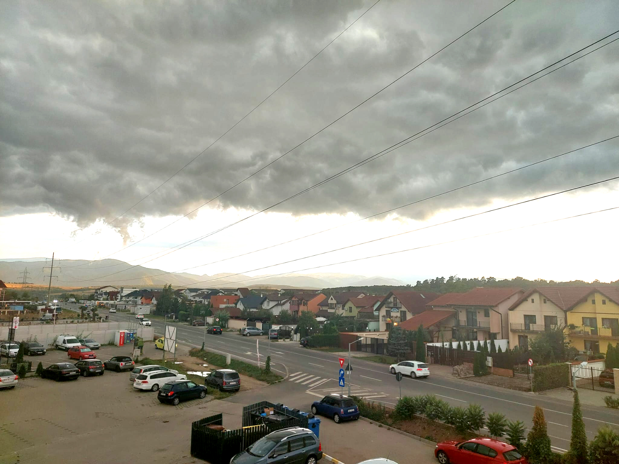 Avertizare imediată de furtună pentru Sibiu și alte localități din județ, vineri