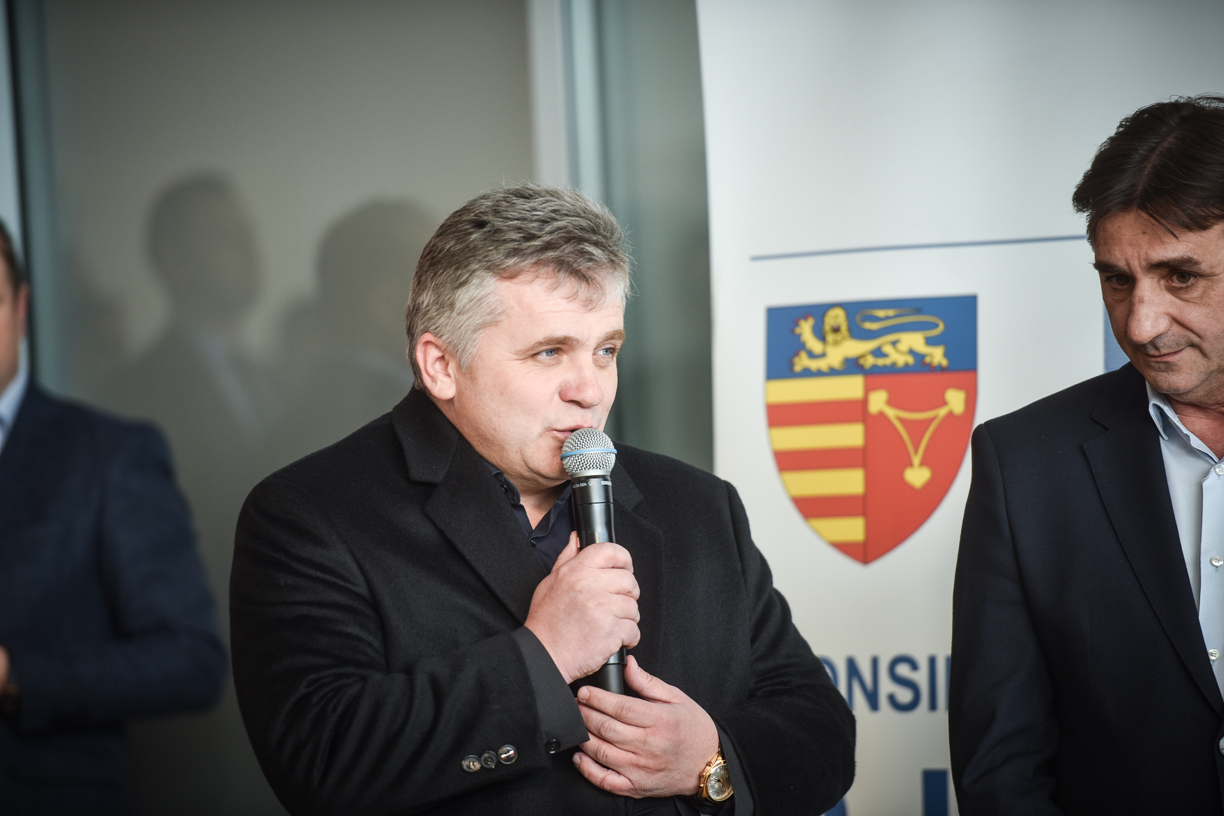 Locuitorii din zeci de sate din nordul județului nu au acces la transport public. Primarul din Mediaș arată că e treaba CJ Sibiu, care dă vina pe cursele profesionale