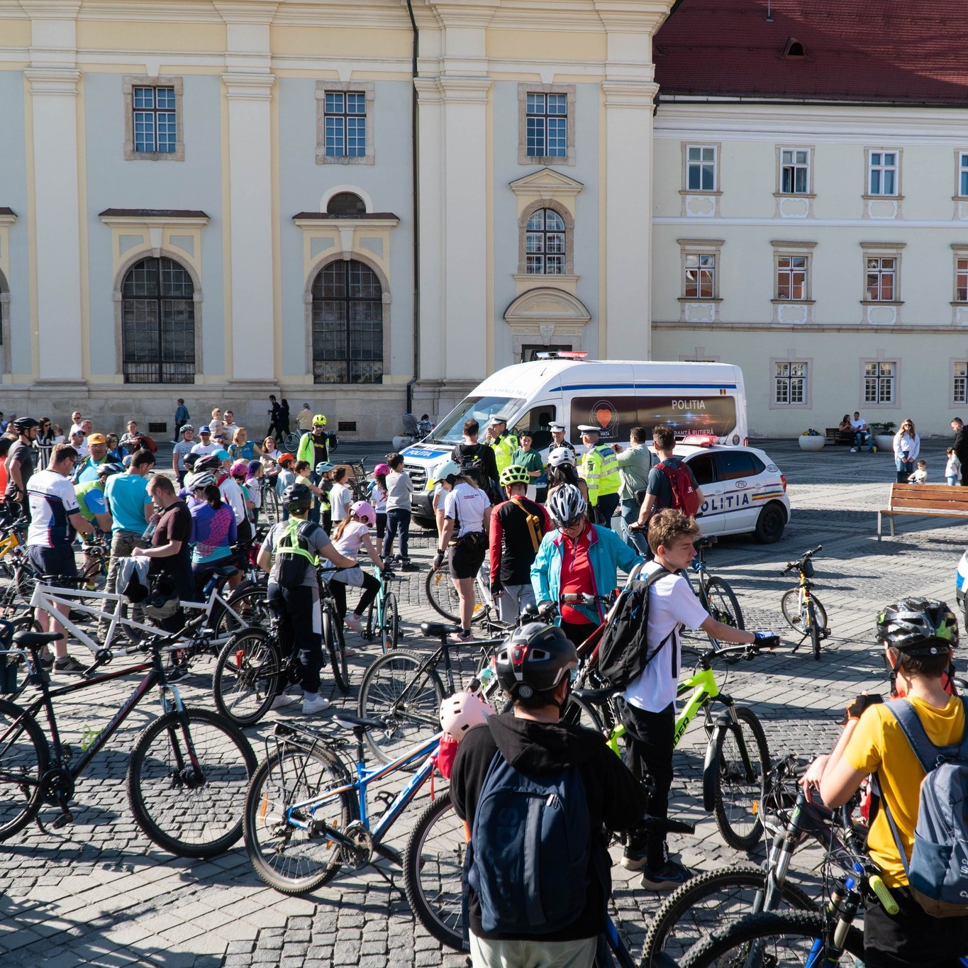 Elevii sibieni, invitați la o tură cu bicicletele cu ocazia începerii noului an școlar. Urban Bike Revolution: turul are ca scop dezvoltarea unei autentice culturi a mersului cu bicicleta în rândul elevilor, părinților și profesorilor