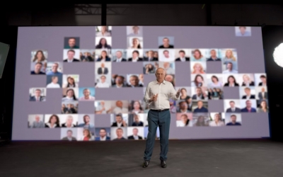 Mircea Geoană îşi anunţă candidatura la prezidenţiale: Puteam să vă promit o țară perfectă. Eu nu sunt perfect, dar putem să muncim. Să ne ridicăm mânecile și să construim o țară mai bună