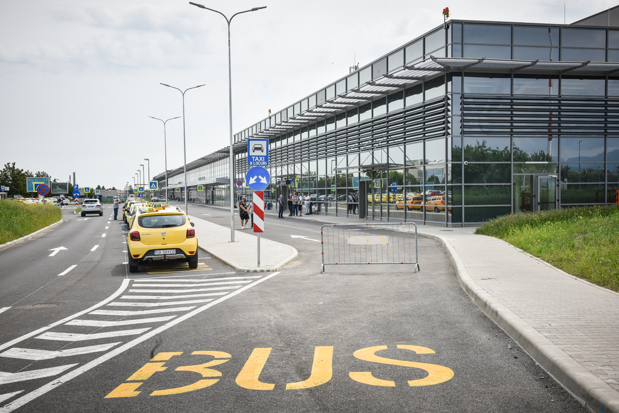 Conducerea Aeroportului Sibiu a semnat recepția modernizării terminalului, dar va sancționa constructorii