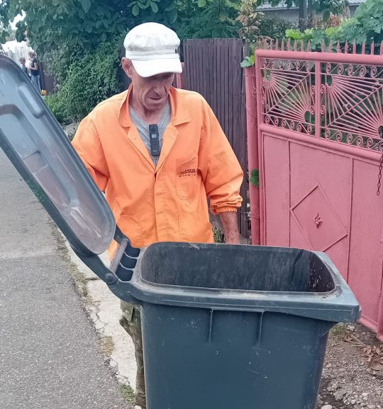 O primărie din România a crescut de peste 20 de ori cantitatea de deşeuri reciclabile colectate selectiv cu ajutorul unei camere de filmat