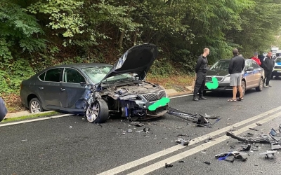 Accident între Alma Vii și Pelișor: o femeie de 75 de ani a fost rănită. S-a răsturnat cu mașina după ce a lovit un cap de pod