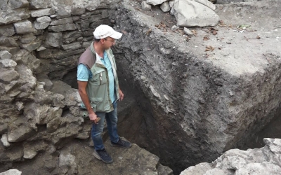 Un profesor de la ULBS în echipa de arheologi care a descoperit ruinele Turnului Ţesătorilor din Sighișoara