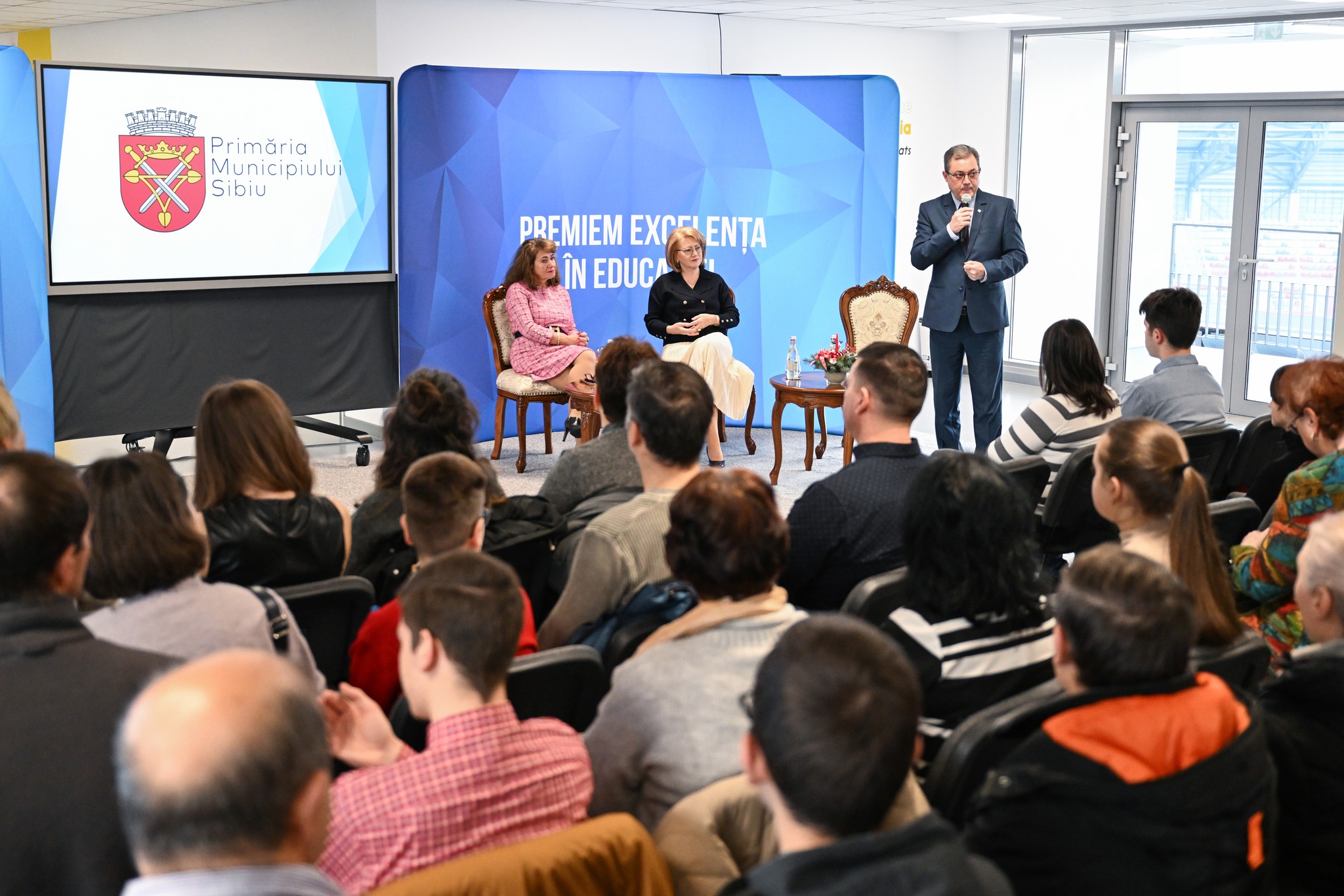 Sibiul va avea un regulament de premiere în bani a elevilor cu rezultate la olimpiade. „Educația reprezintă cea mai importantă investiție în viitorul unei comunități”