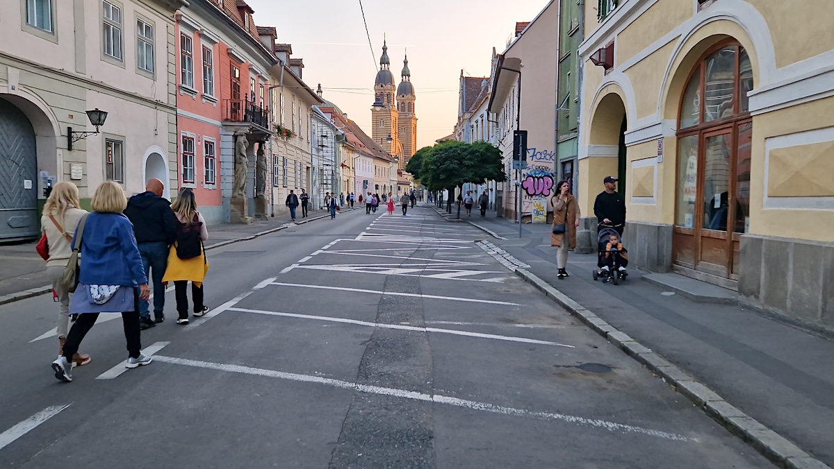 Două zile de centru liber de mașini în Sibiu. Reacții culese: de la „e urât, foarte urât” la „efectiv, rai am simțit”