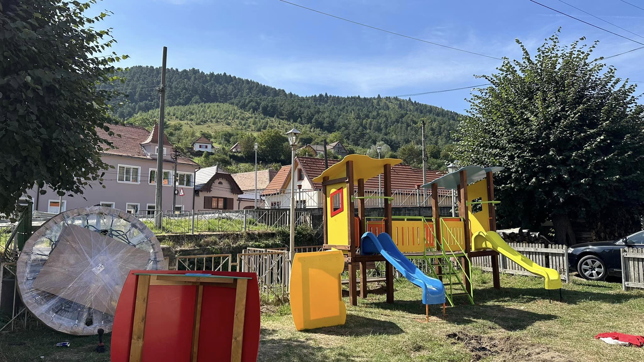 Loc de joacă nou pentru copiii din Rășinari