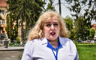 Fosta directoare a Spitalului Județean Sibiu, reținută pentru 13 infracțiuni de luare de mită. „În prezent se efectuează audieri”