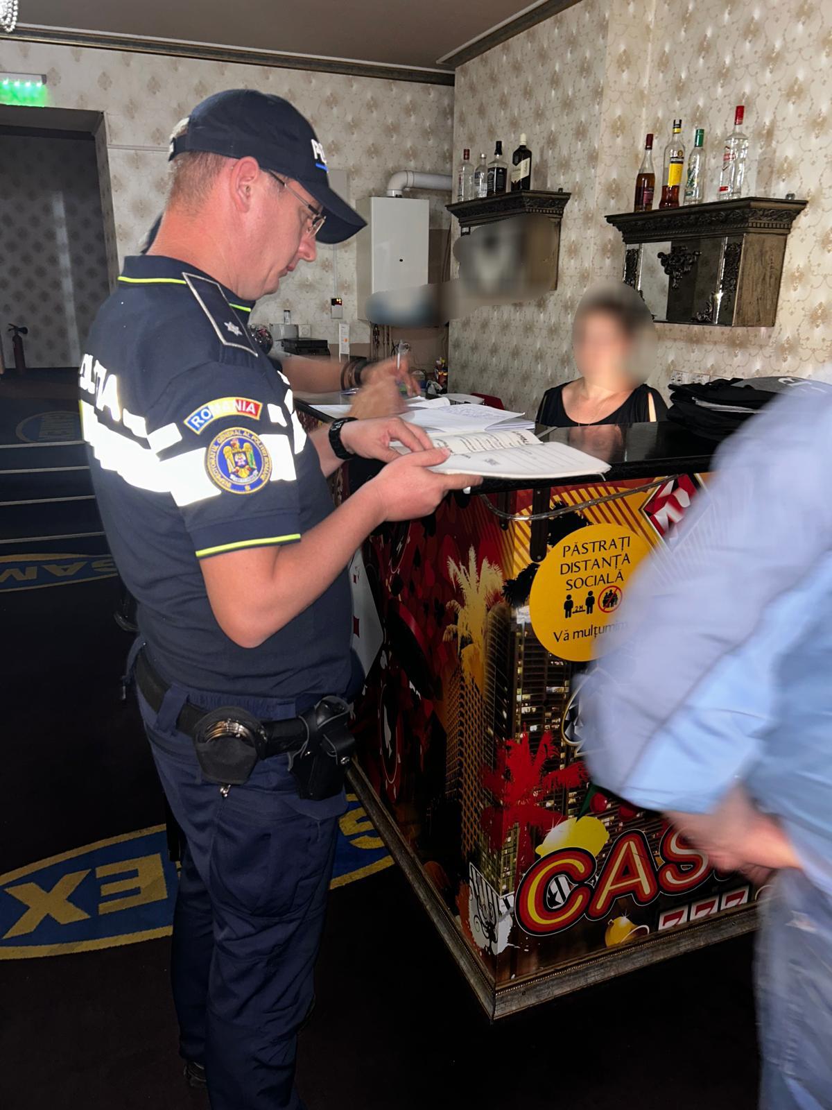 36 de amenzi și un dosar penal sunt rezultatele raziei polițiștilor în Mediaș. Un bărbat vindea echipamente sportive contrafăcute