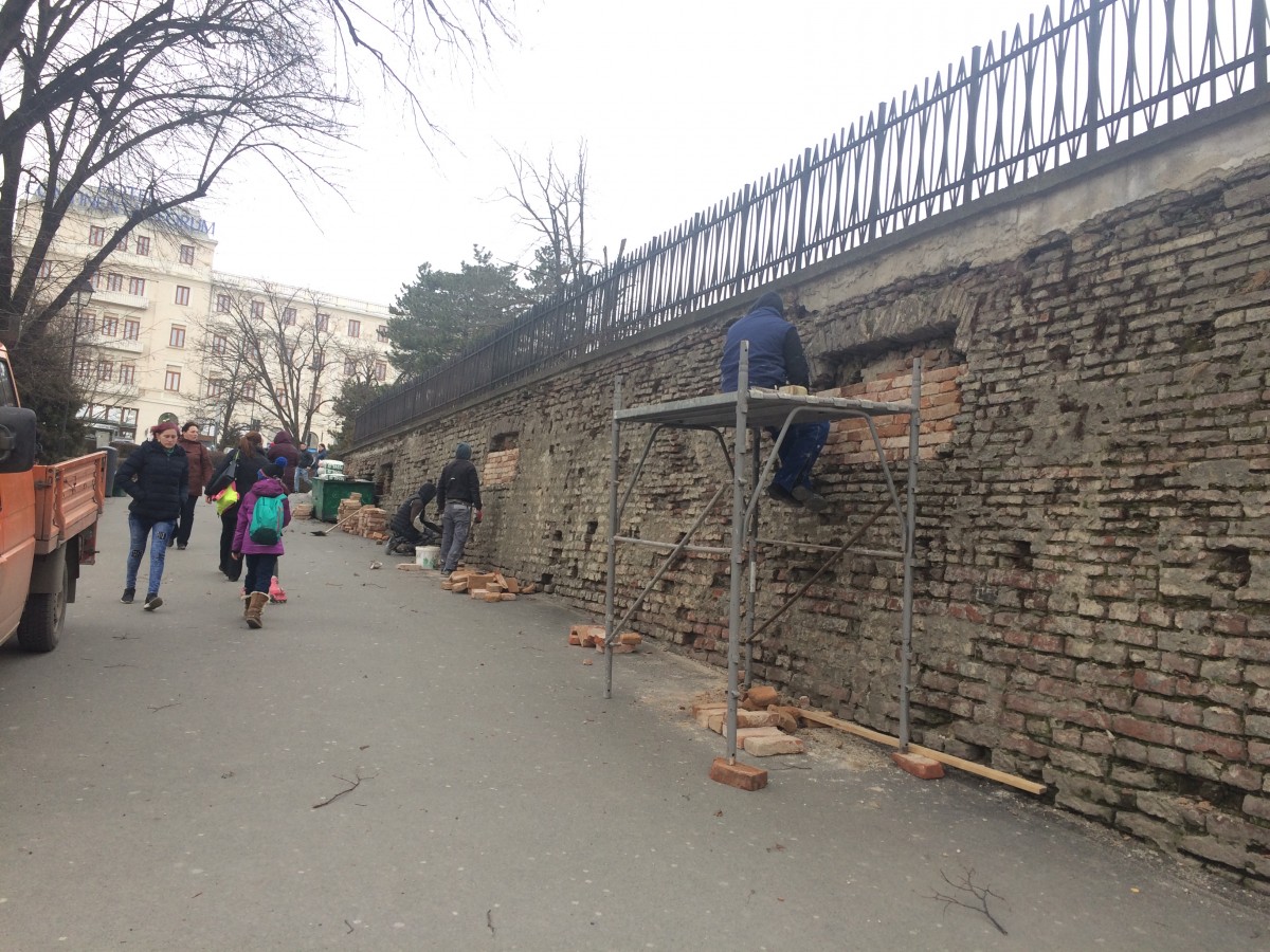 Primăria încă mai caută un proiectant pentru reabilitarea Bastionului Haller și a zidului Cazarmei 90: al treilea apel în ultimele trei luni