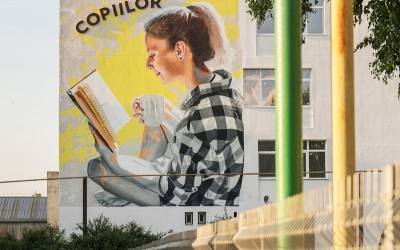 Pictură de icoane pe sticlă și pielărie, în premieră, la Palatul Copiilor din Sibiu. Se dă start înscrierilor