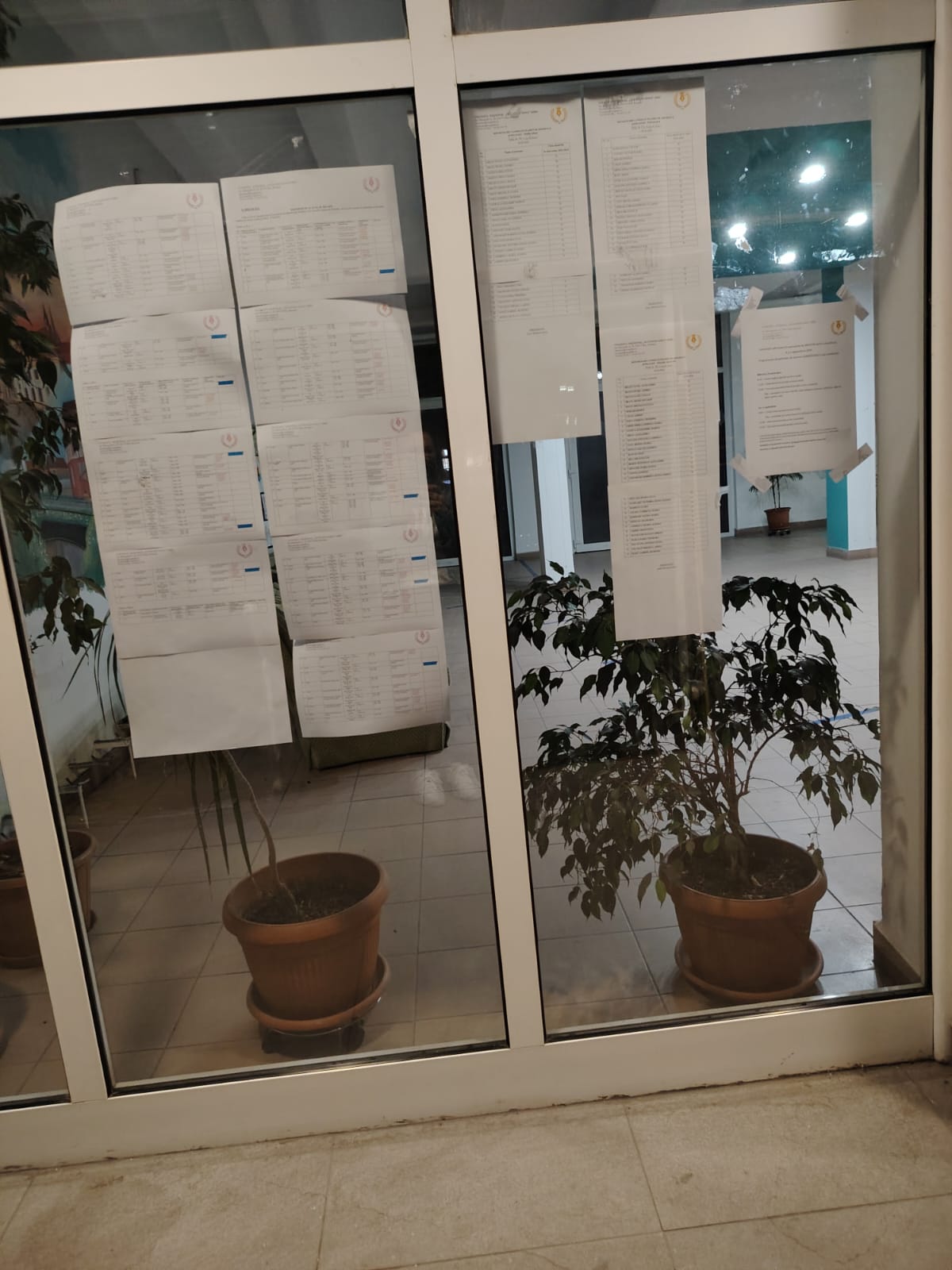 Tensiuni la Colegiul Goga. Părinții spun că nu au fost afișate rezultatele transferurilor în 5 septembrie, așa era anunțat. ISJ: Azi vin hotărârile