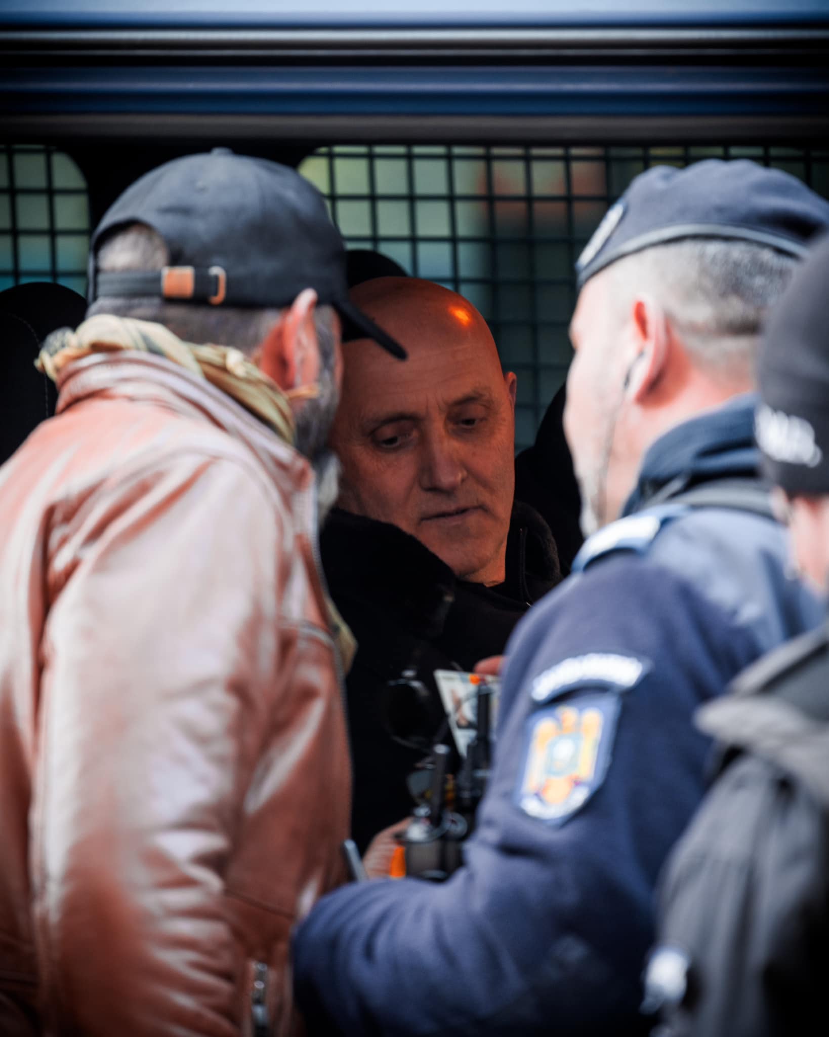 Sibianul Horațiu Potra, oprit de jandarmi la protestul AUR organizat în București. Fiul lui Potra ar fi avut asupra sa un baston telescopic