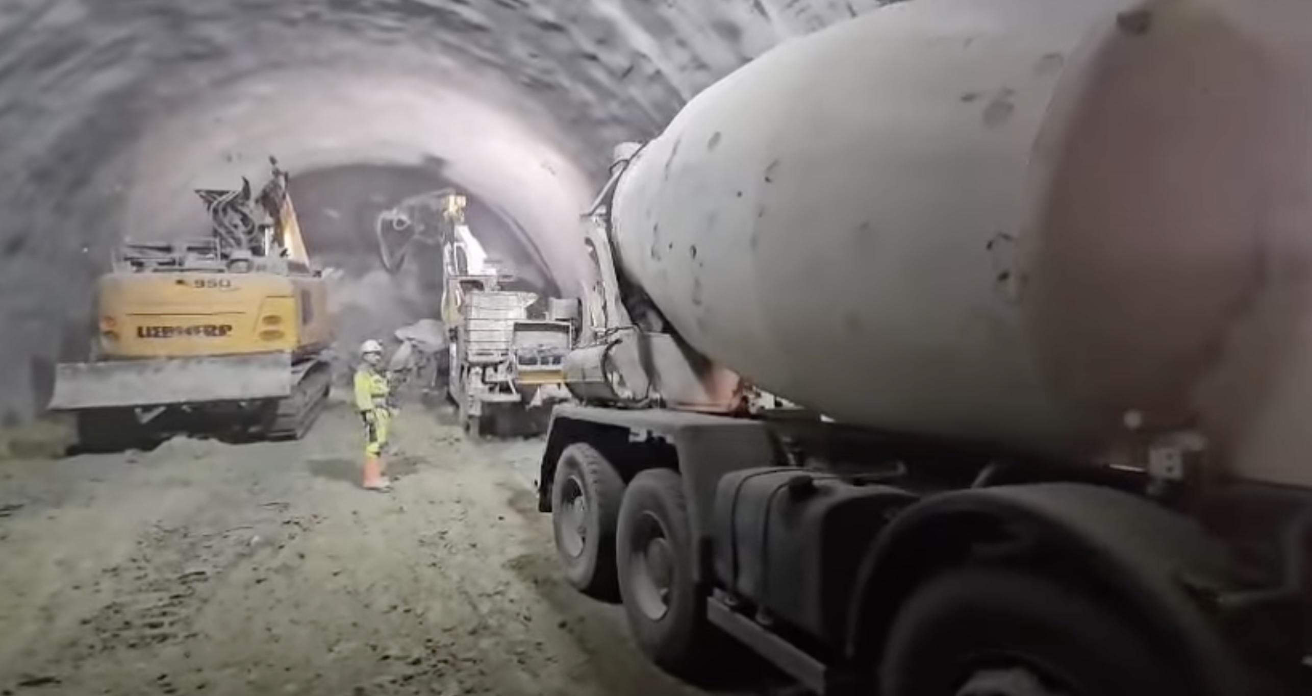 VIDEO Grindeanu: ”Primul tunel forat pe o autostradă din România este aproape finalizat”. ”Progresul fizic pe întregul șantier este de 60%”