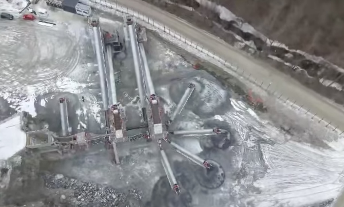 Industria de dincolo de autostradă: Fabrică de prefabricate din beton în Sibiu și carieră de piatră la Lotrioara. ”Este o investiție a antreprenorului”