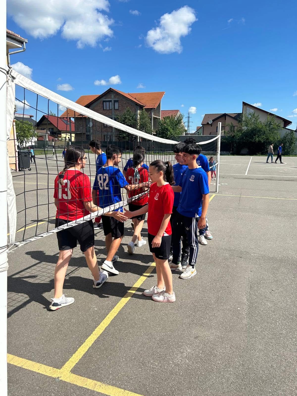 Elevii Școlii nr. 23, Sibiu, sprijiniți de cel mai mare program educațional. Aproape 700.000 lei sunt folosiți în trei ani pentru integrare și reducerea abandonului școlar